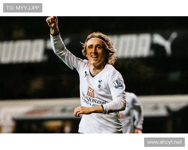 从萨格勒布迪纳摩到热刺核心：莫德里奇的崛起之路