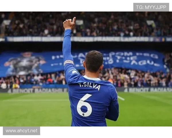 切尔西中场配置为何难以形成真正控制力:体系适配与球员特点存疑 切尔西中场配置为何难以形成真正控制力:体系适配与球员特点存疑