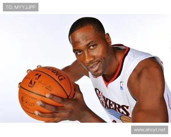 埃尔顿·布兰德内线持球背打提升球队关键得分效率